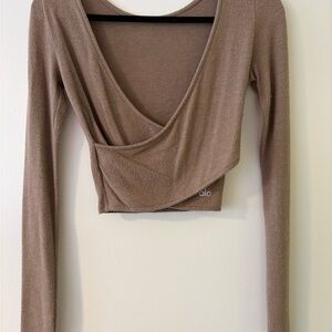 ALO Yoga Women's Brown Long Sleeve Crop Top